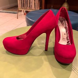 Brash Red Platform Heels 8.5M LIKE NEW CONDITION